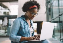 5 Awesome Podcasts to Listen to in 2021